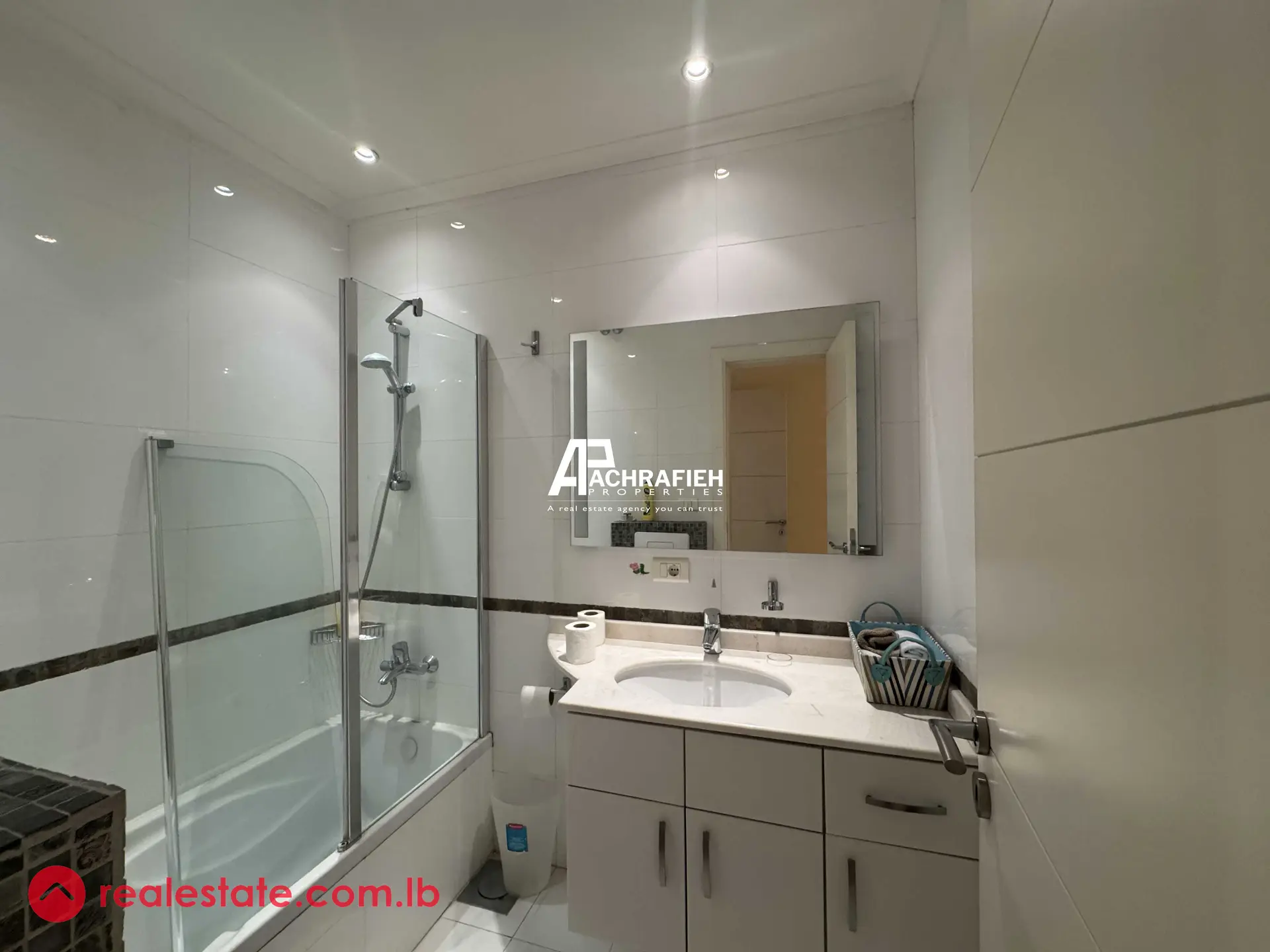 Apartment for sale in Achrafieh, Lebanon - 270 sqm image 2