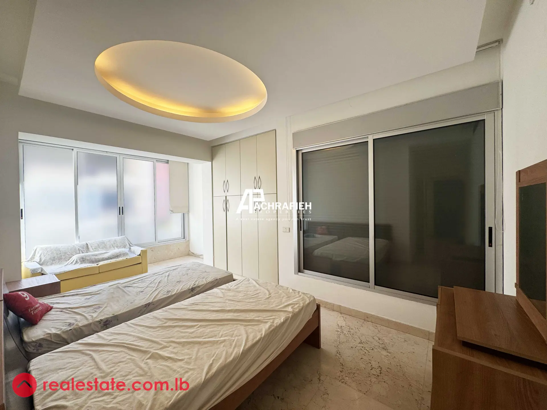 270 Sqm | 3 Bedrooms | For Sale in Tabaris 2 image 8