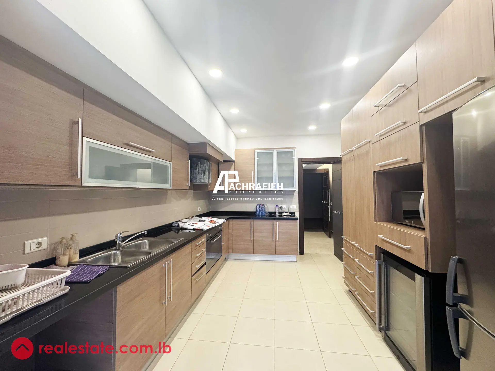 270 Sqm | 3 Bedrooms | For Sale in Tabaris 2 image 14